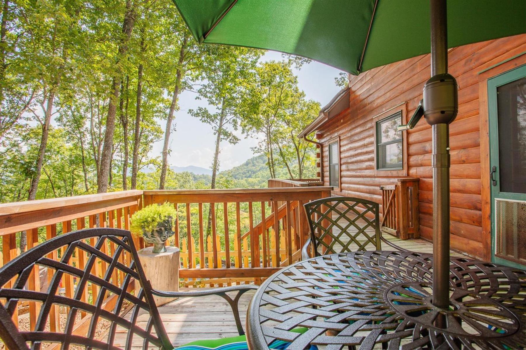 Panoramic Views and 7 Private Acres at Hazey View