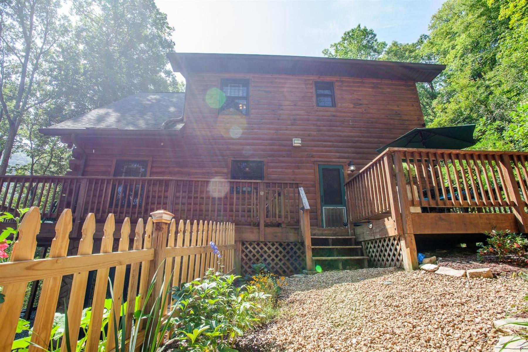 Panoramic Views and 7 Private Acres at Hazey View