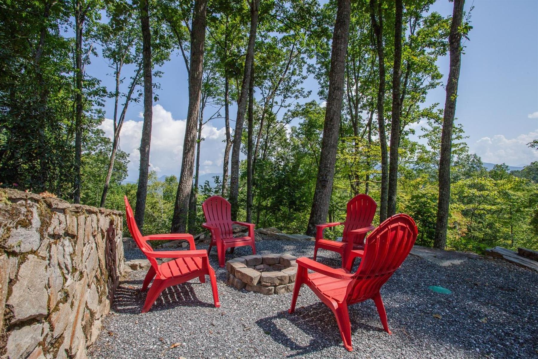 Panoramic Views and 7 Private Acres at Hazey View