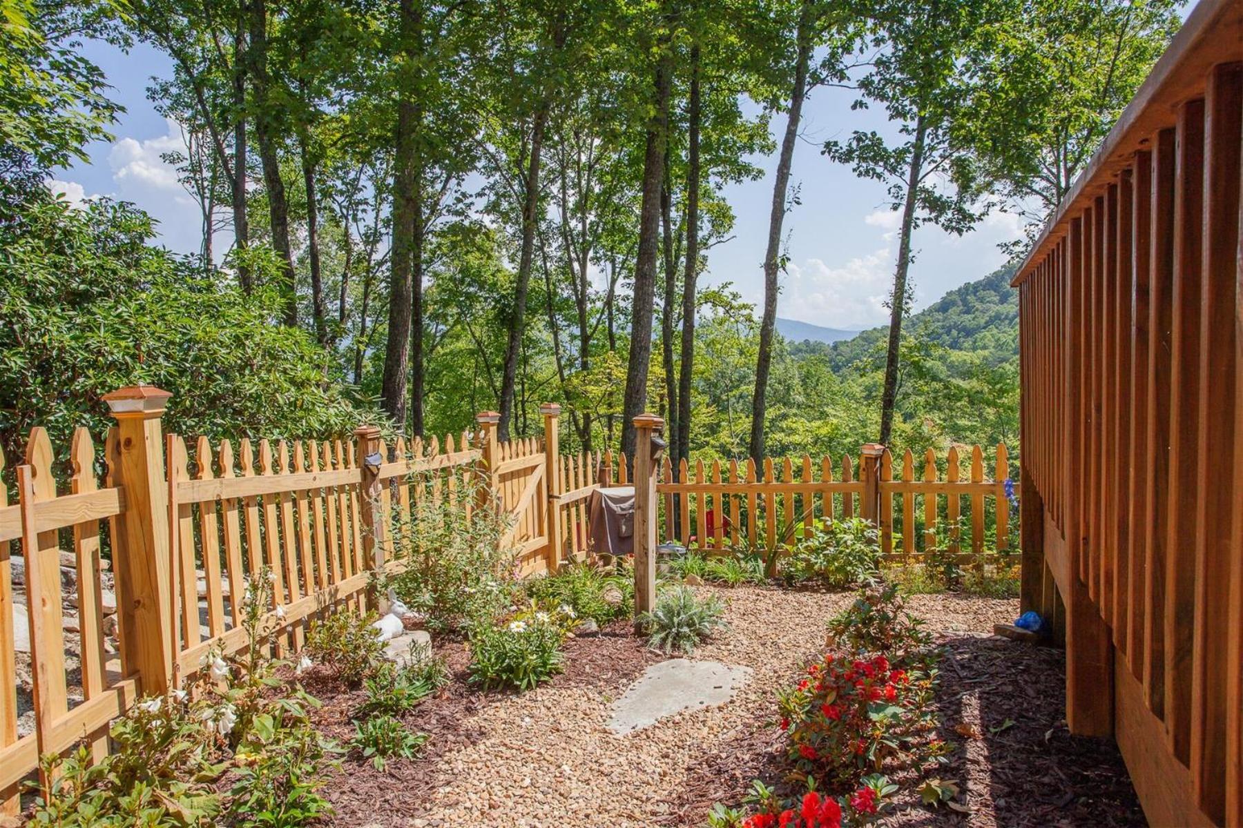 Panoramic Views and 7 Private Acres at Hazey View