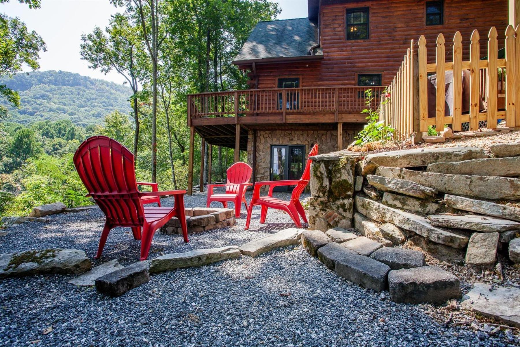 Panoramic Views and 7 Private Acres at Hazey View