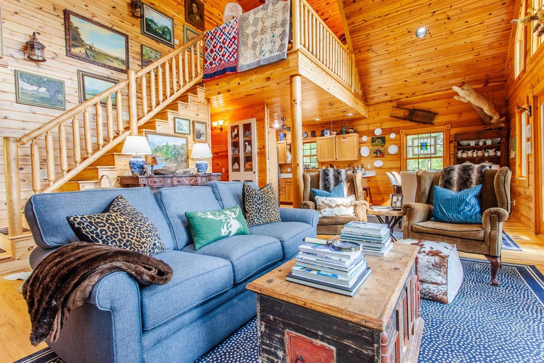 Panoramic Views and 7 Private Acres at Hazey View