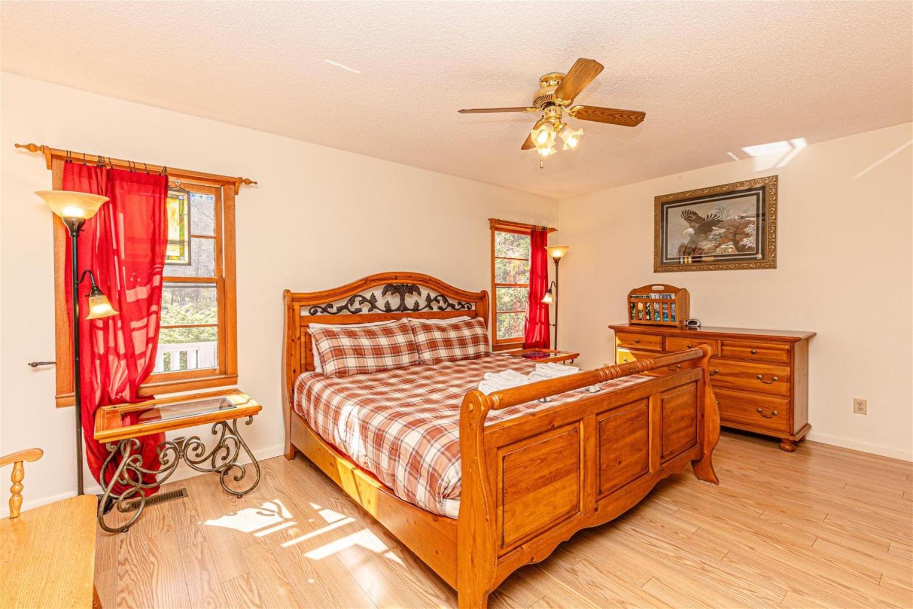 Paradise Valley Lodge