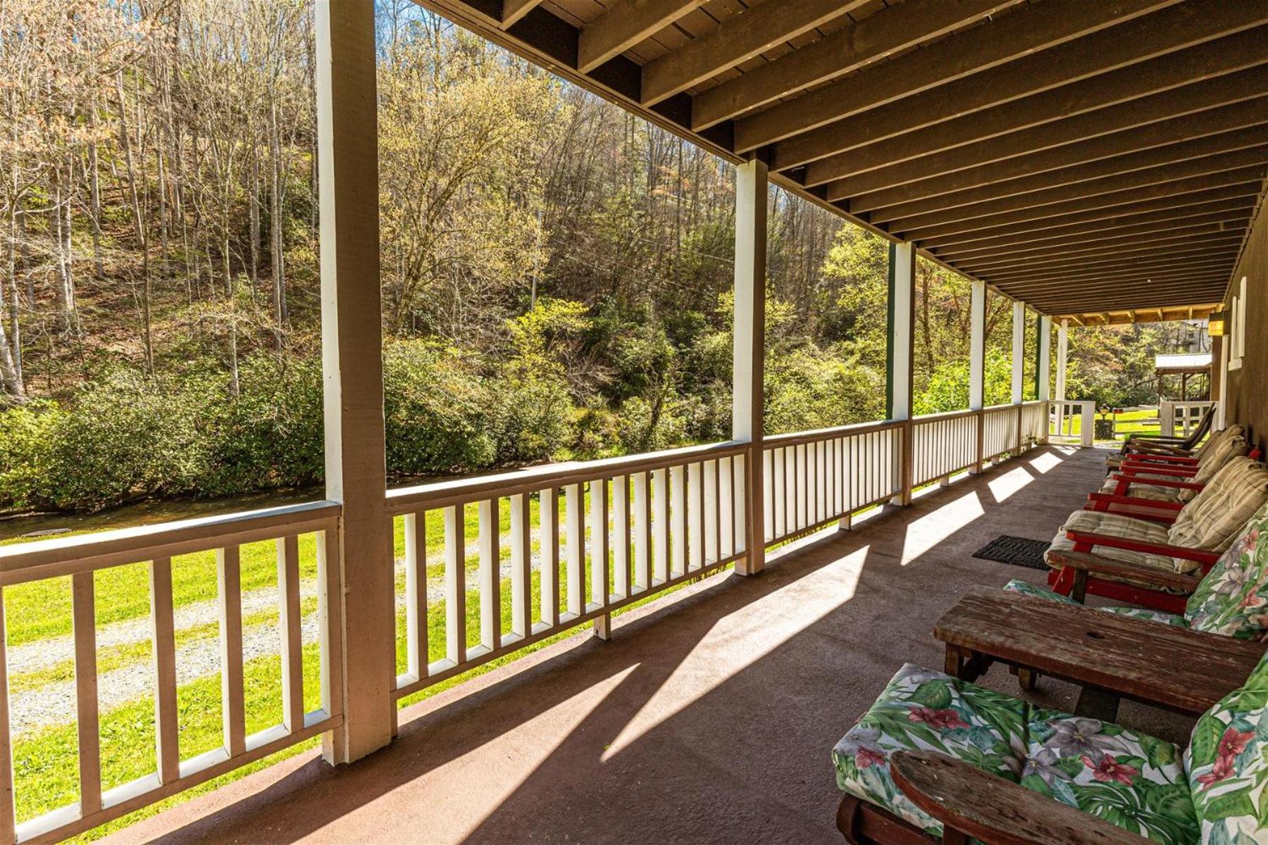 Paradise Valley Lodge