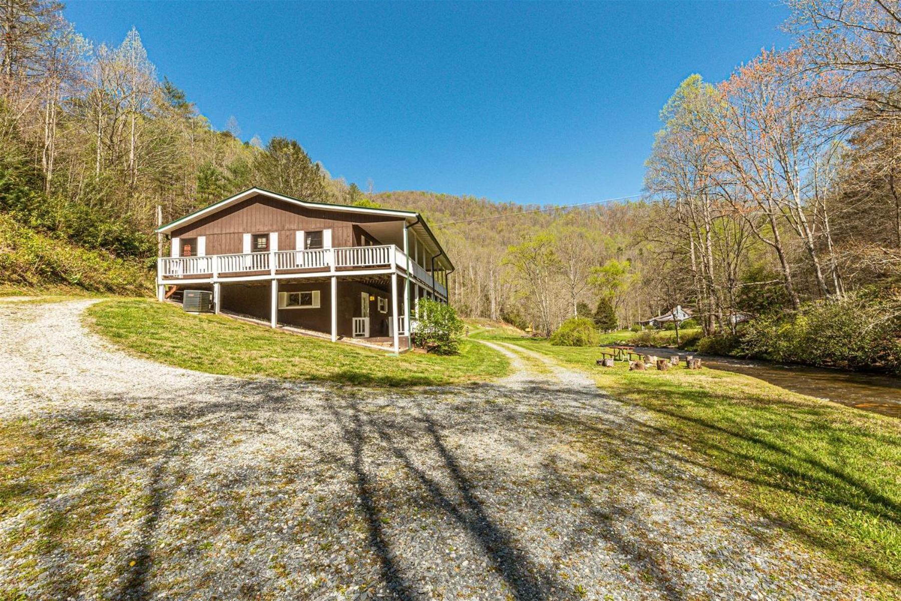 Paradise Valley Lodge