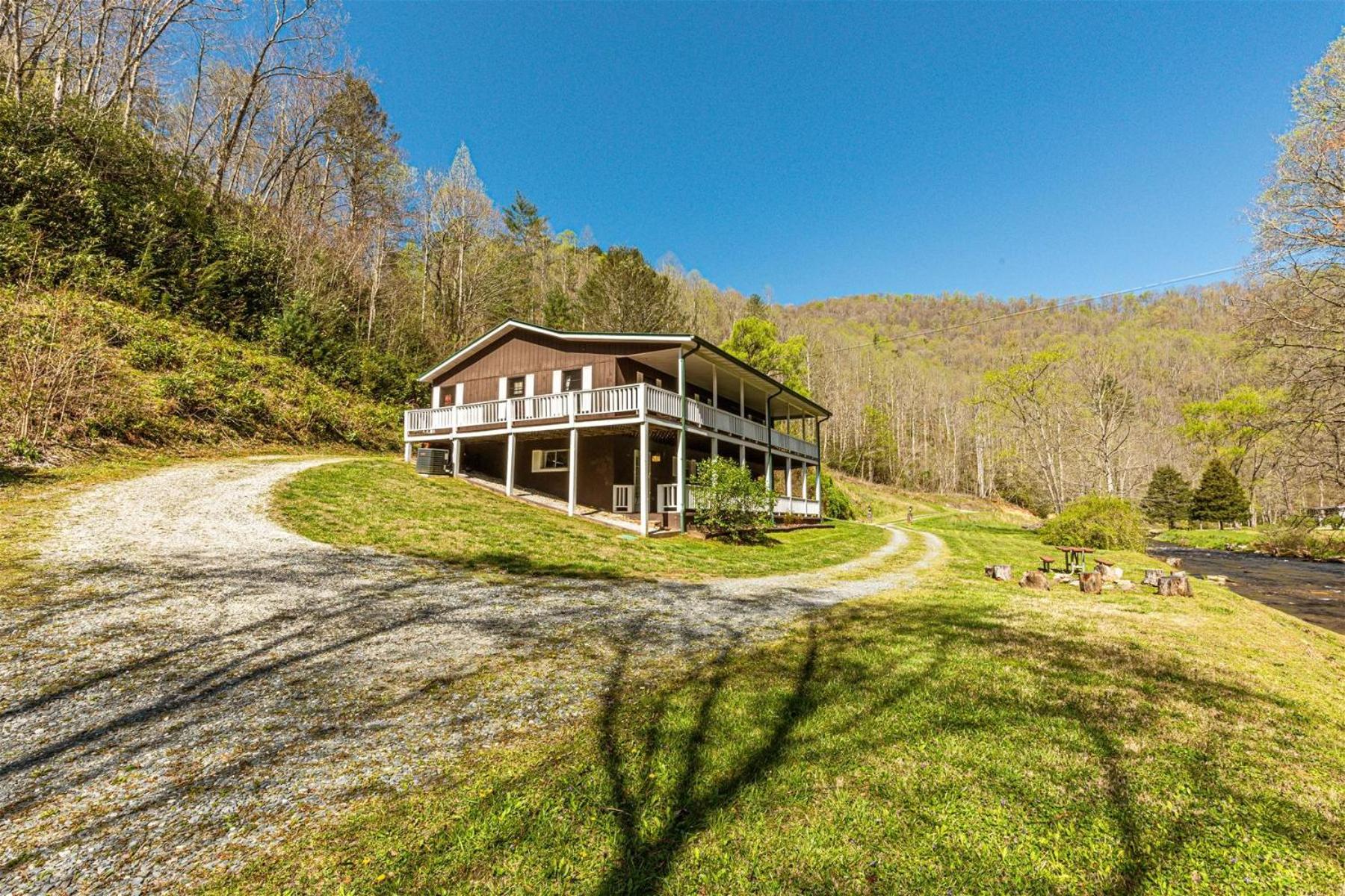 Paradise Valley Lodge