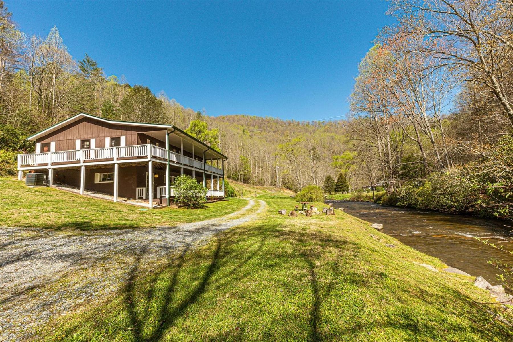 Paradise Valley Lodge