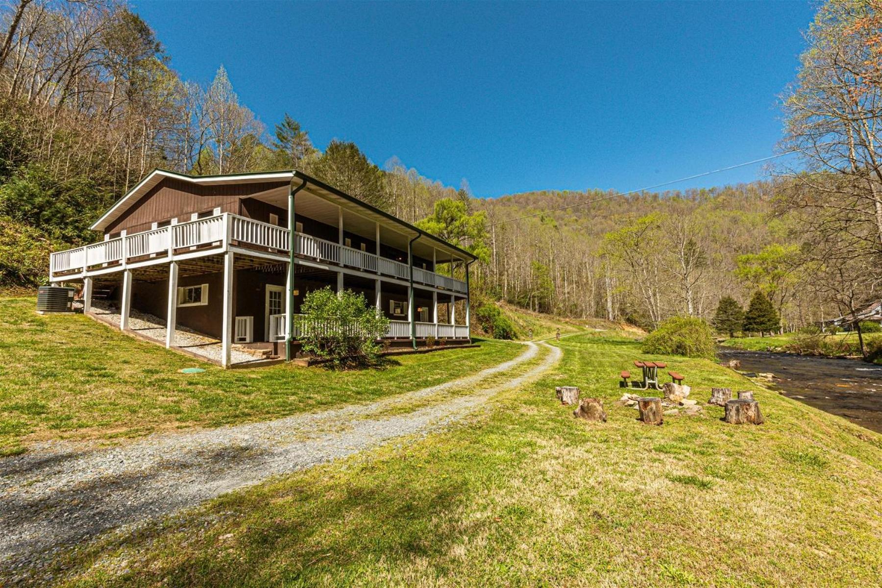 Paradise Valley Lodge