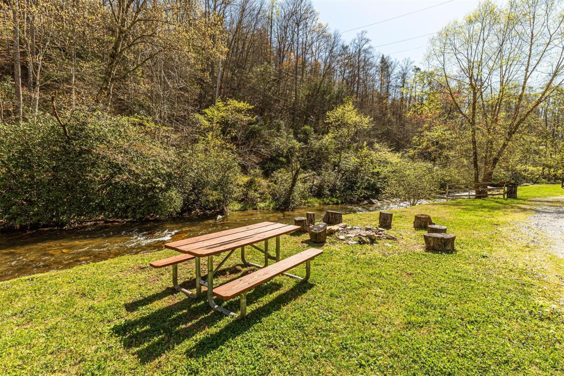 Paradise Valley Lodge