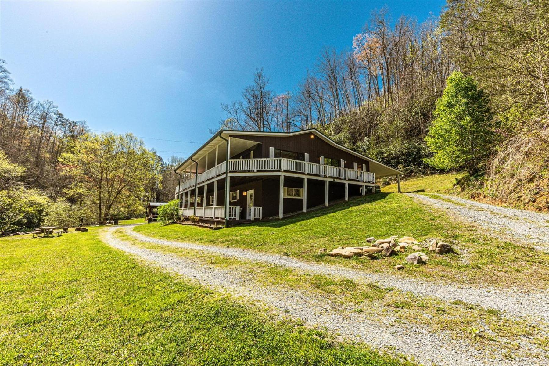 Paradise Valley Lodge