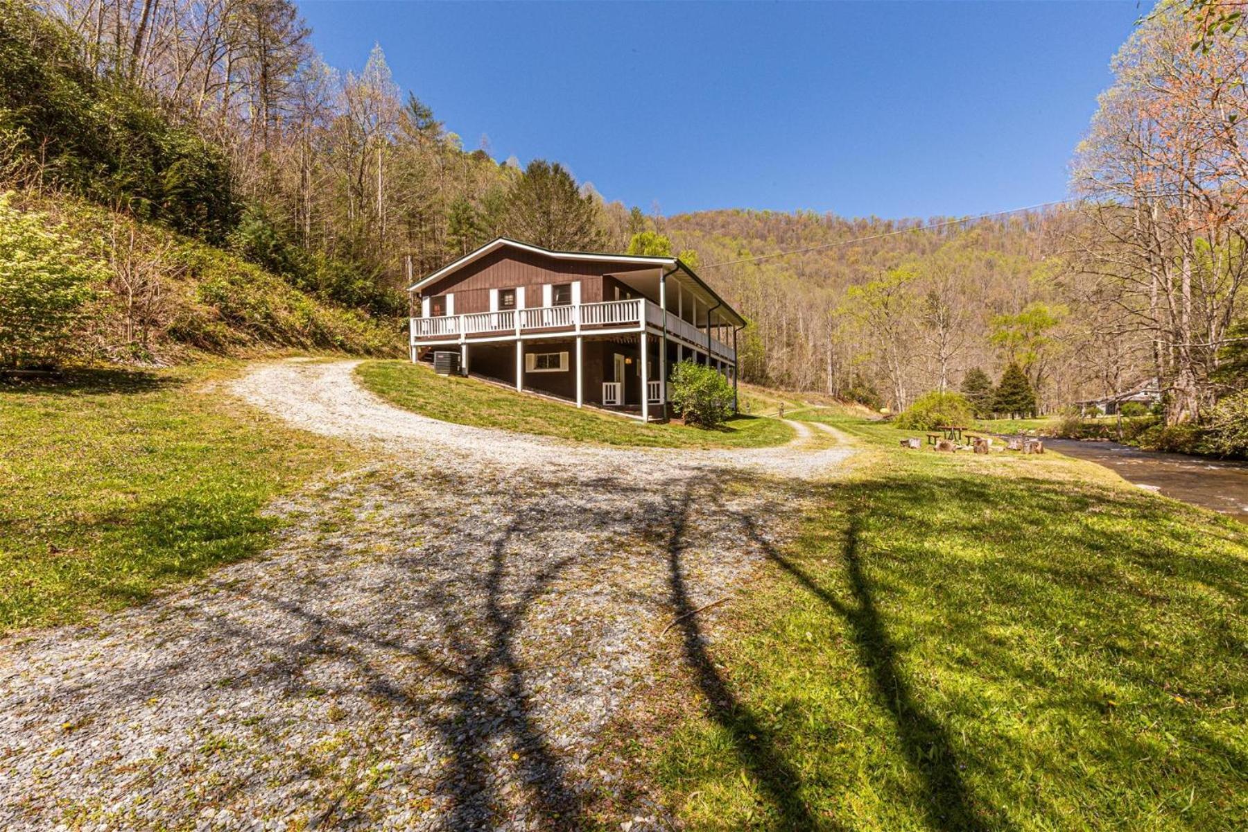 Paradise Valley Lodge