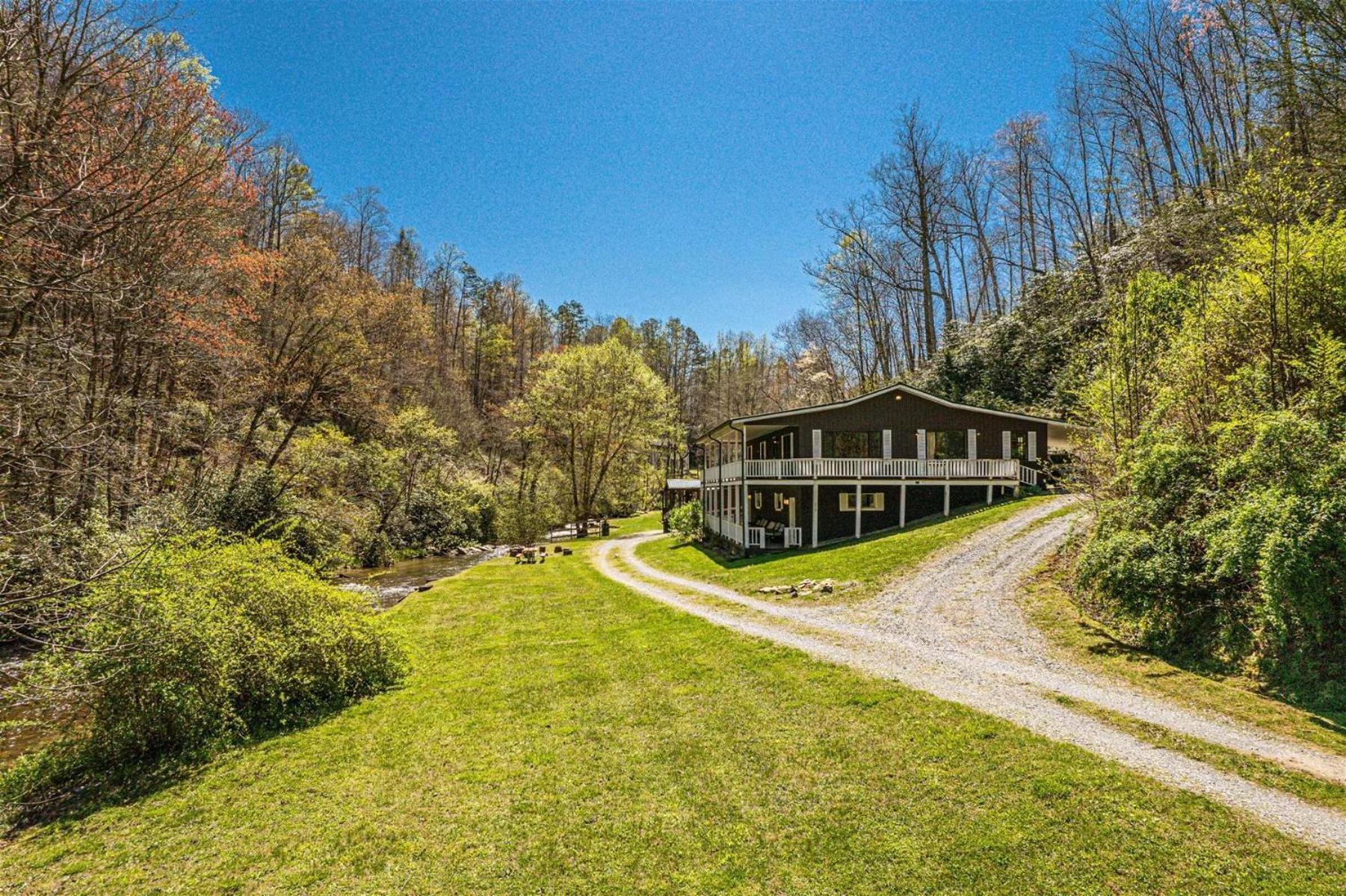 Paradise Valley Lodge