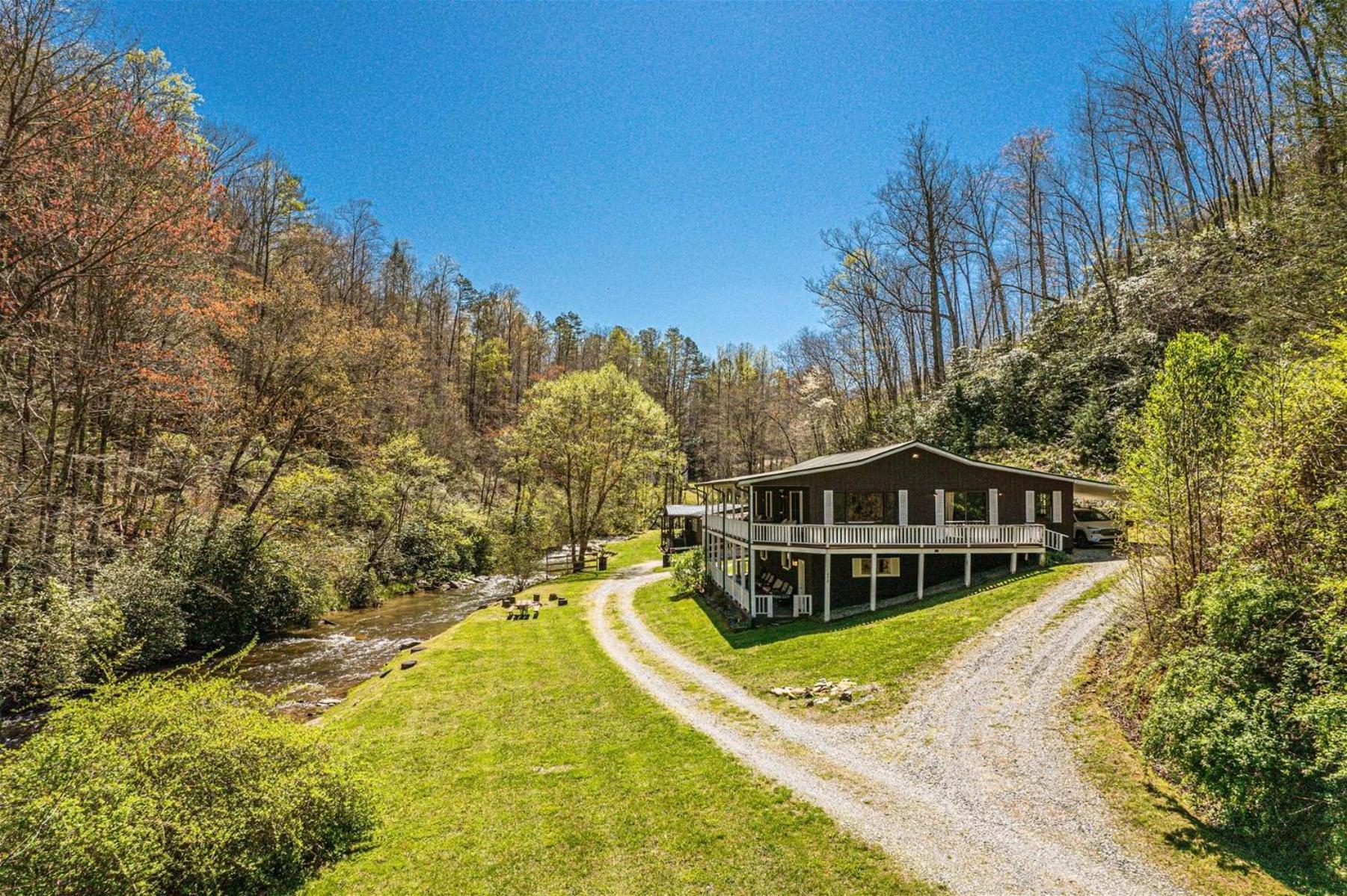 Paradise Valley Lodge