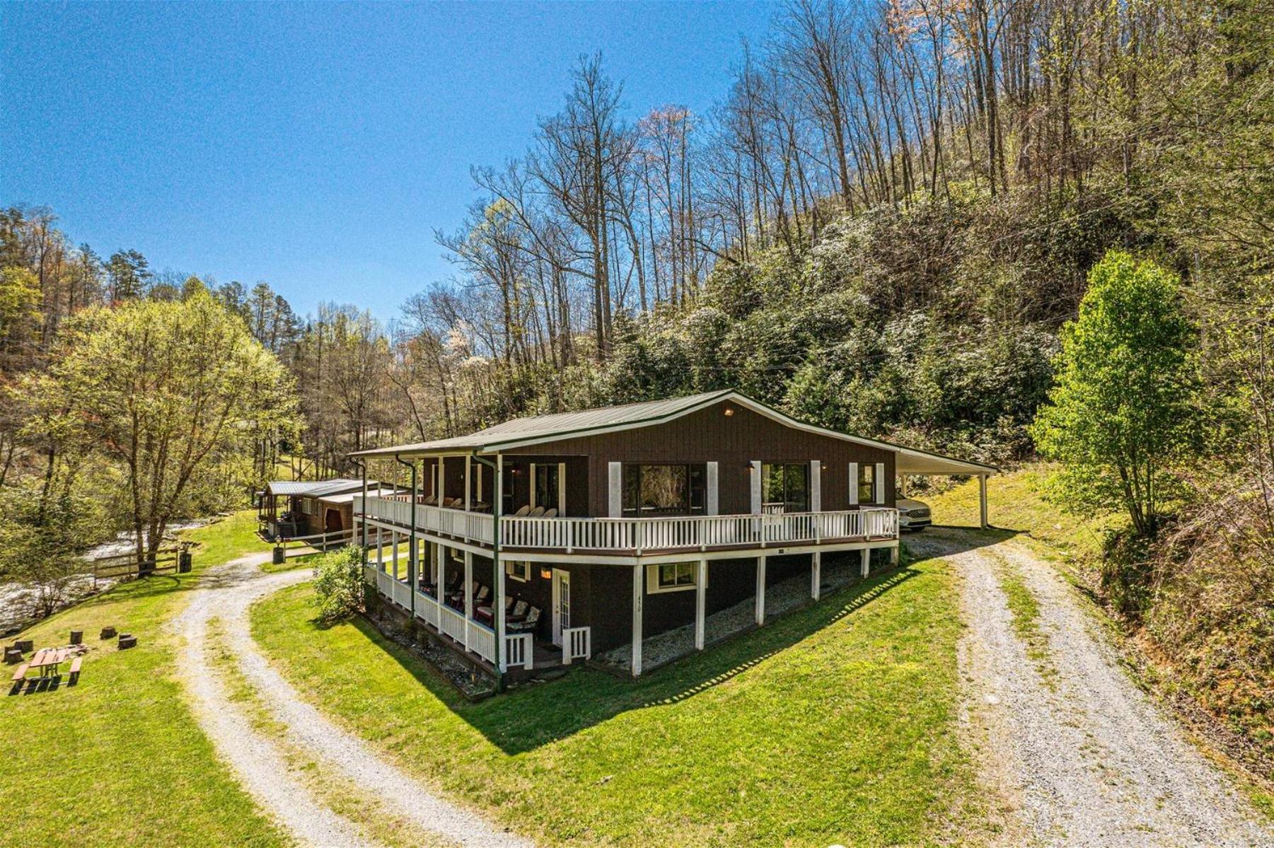 Paradise Valley Lodge