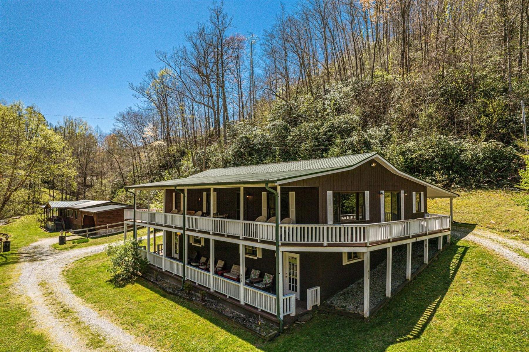Paradise Valley Lodge