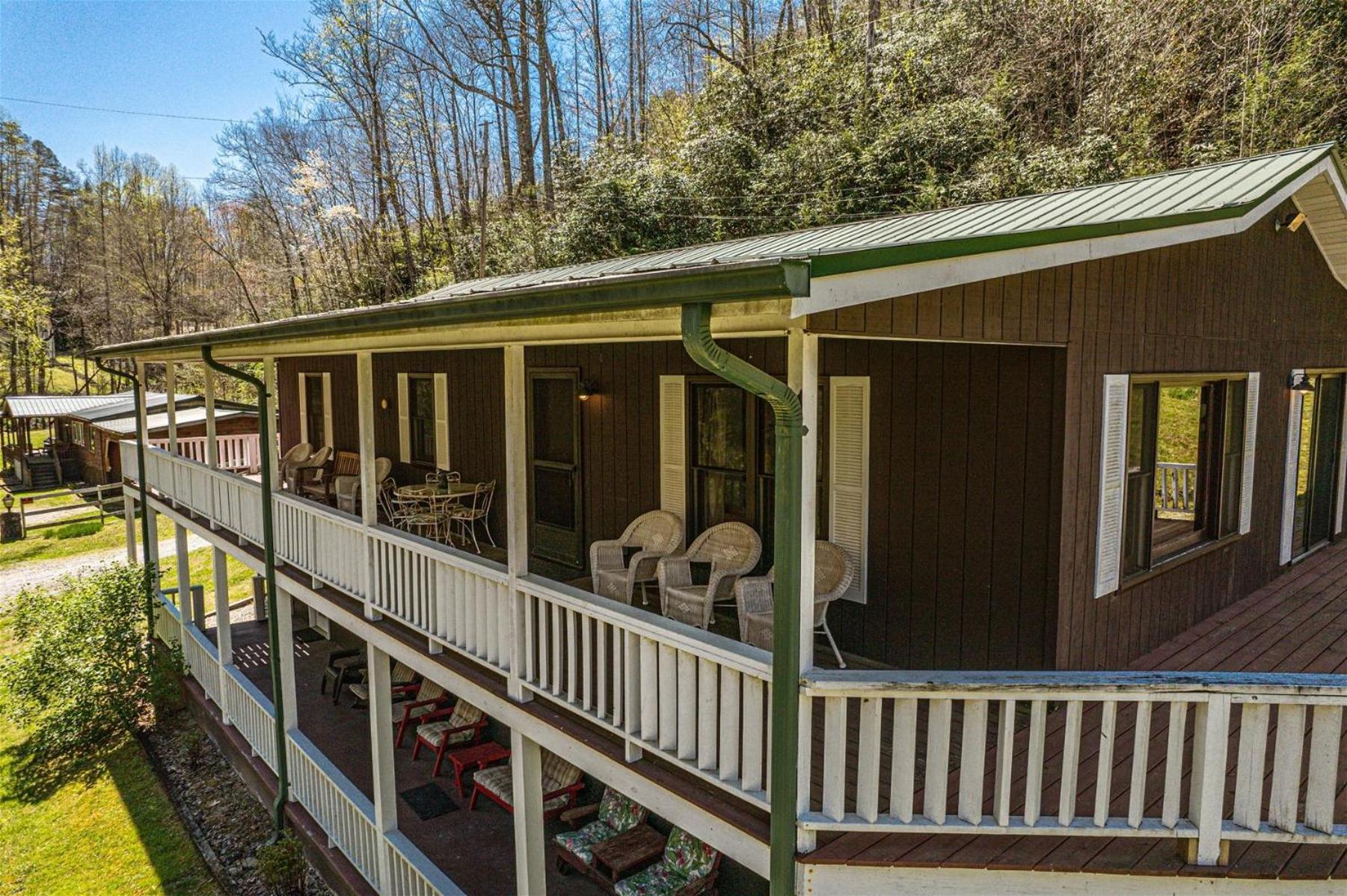 Paradise Valley Lodge