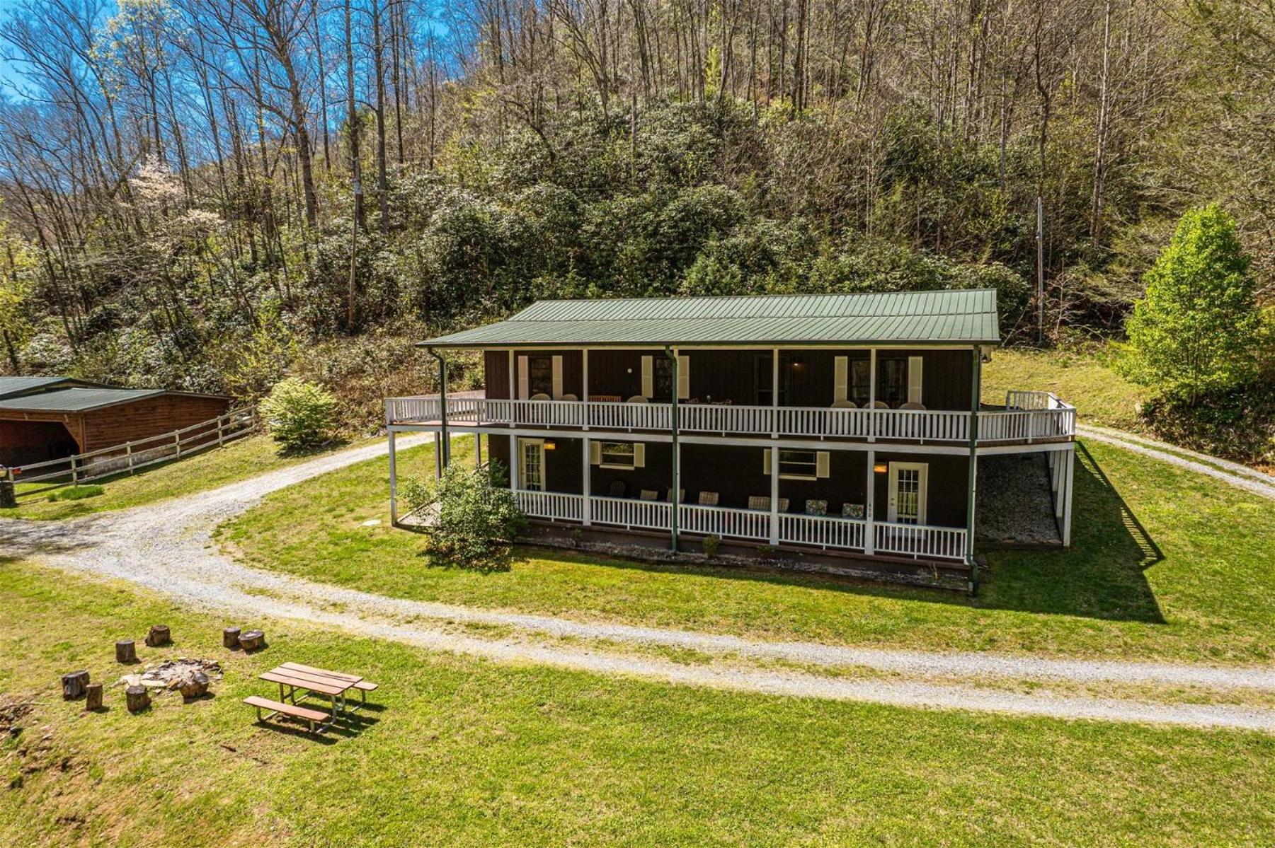 Paradise Valley Lodge