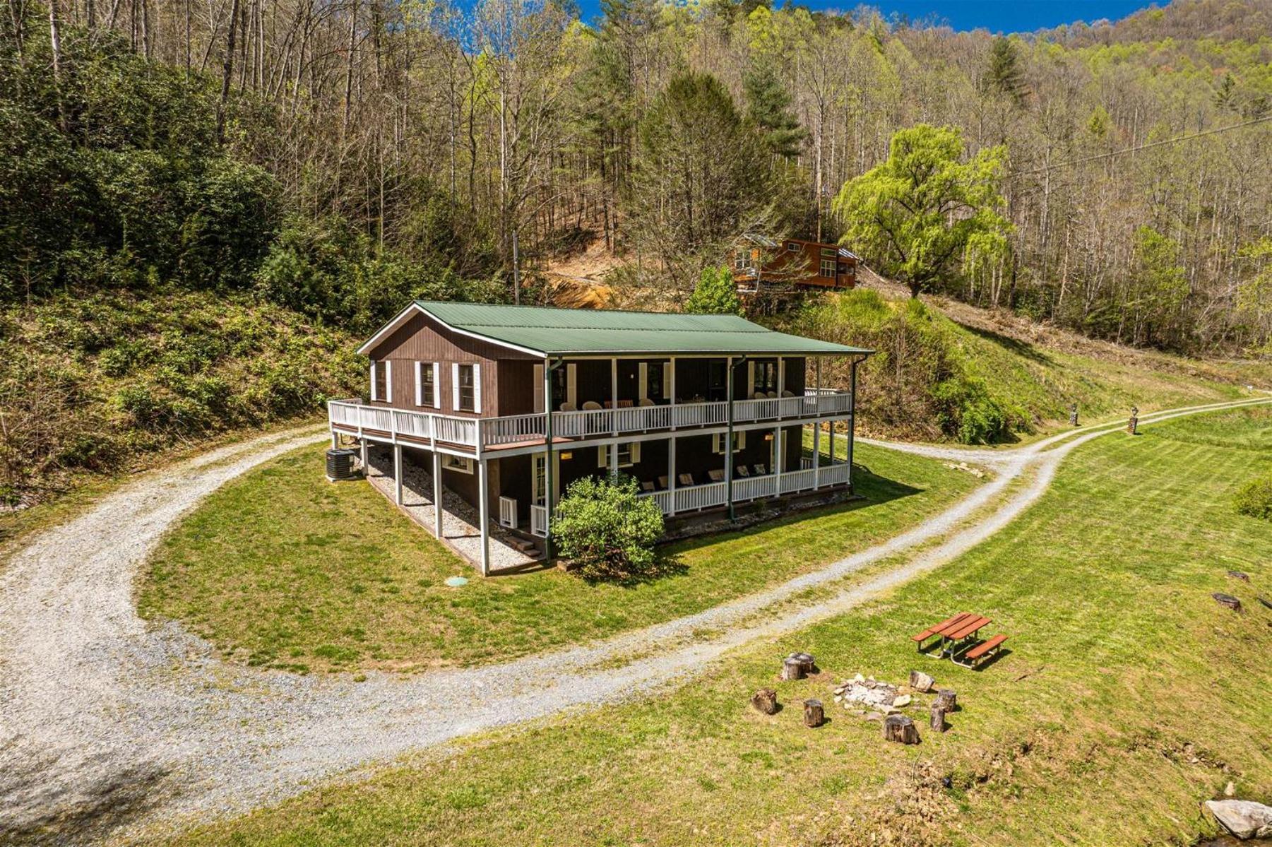 Paradise Valley Lodge