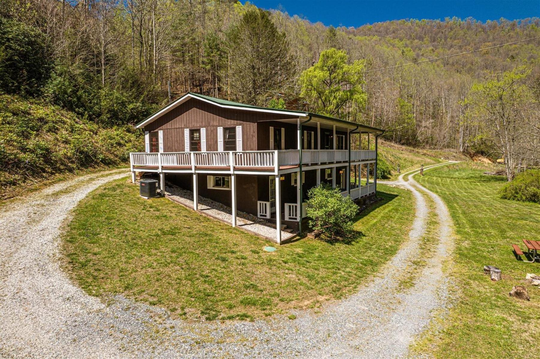 Paradise Valley Lodge