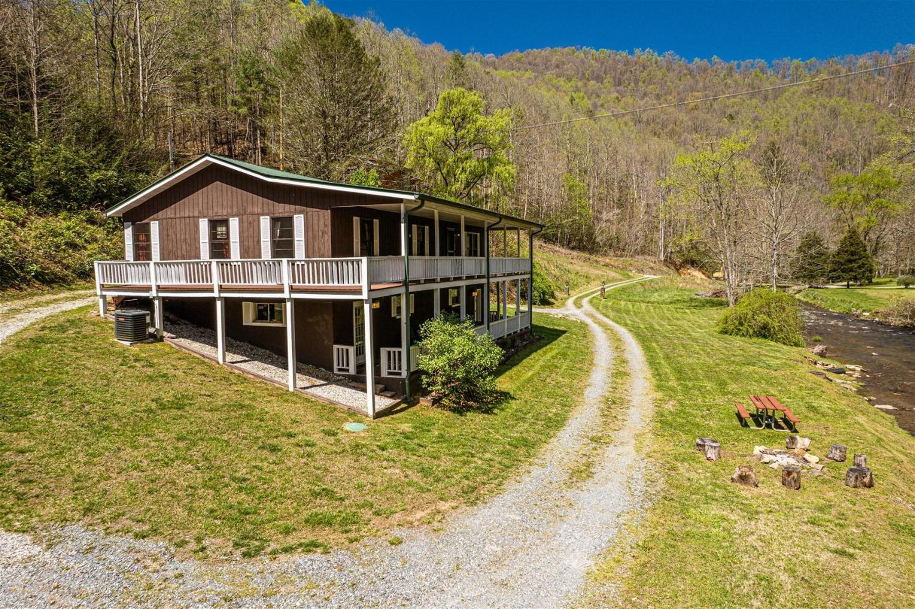Paradise Valley Lodge
