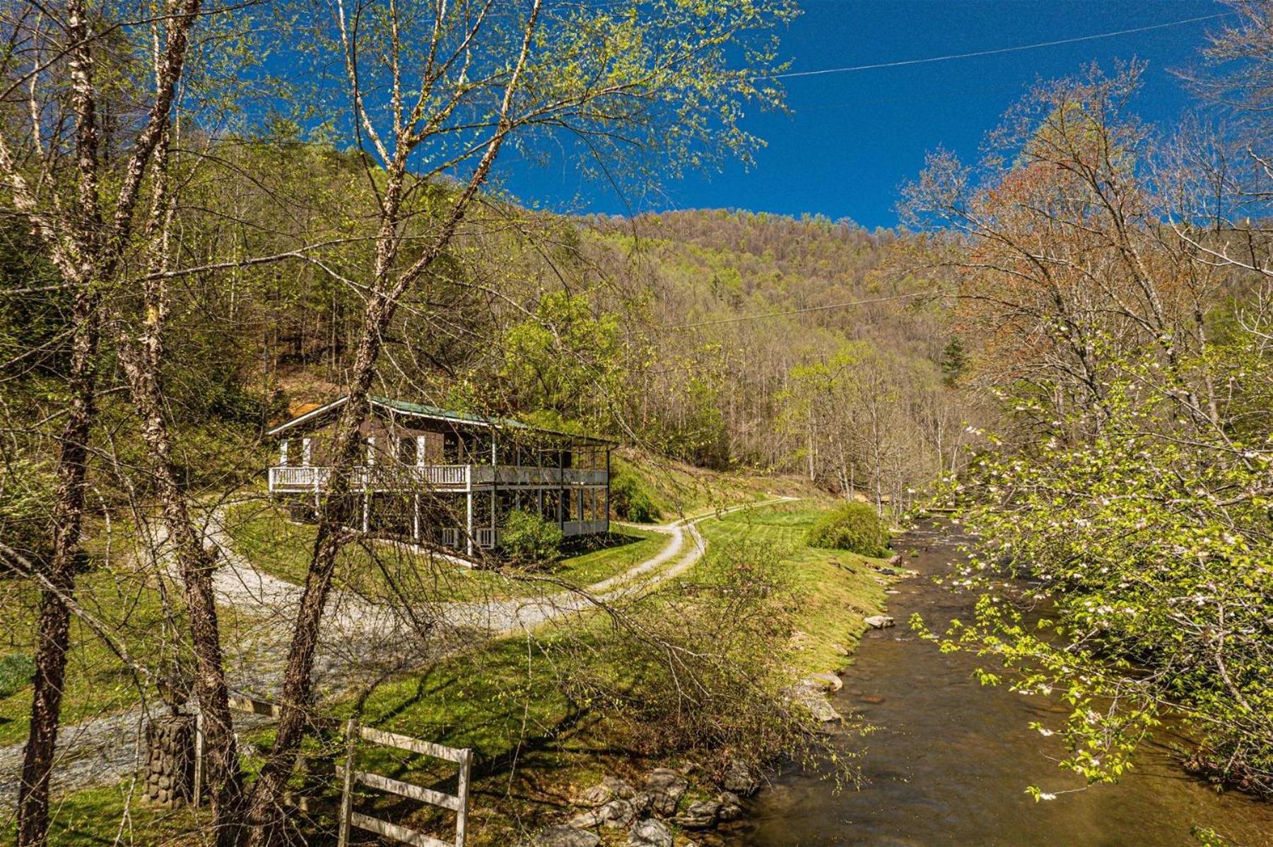Paradise Valley Lodge