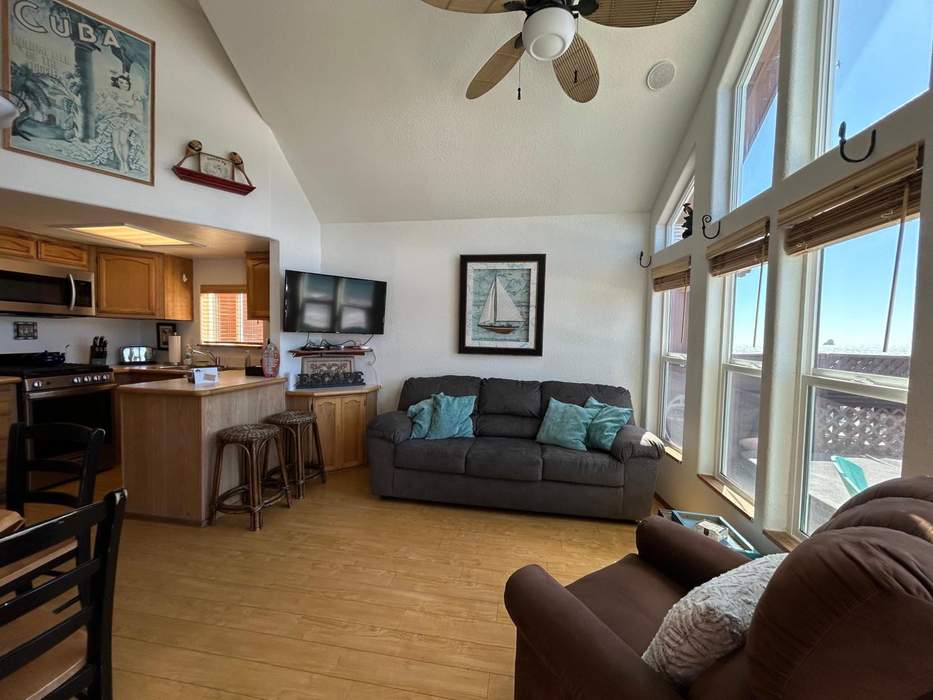 Ocean Front Cabin 11 w Jacuzzi & Superb Views view 4