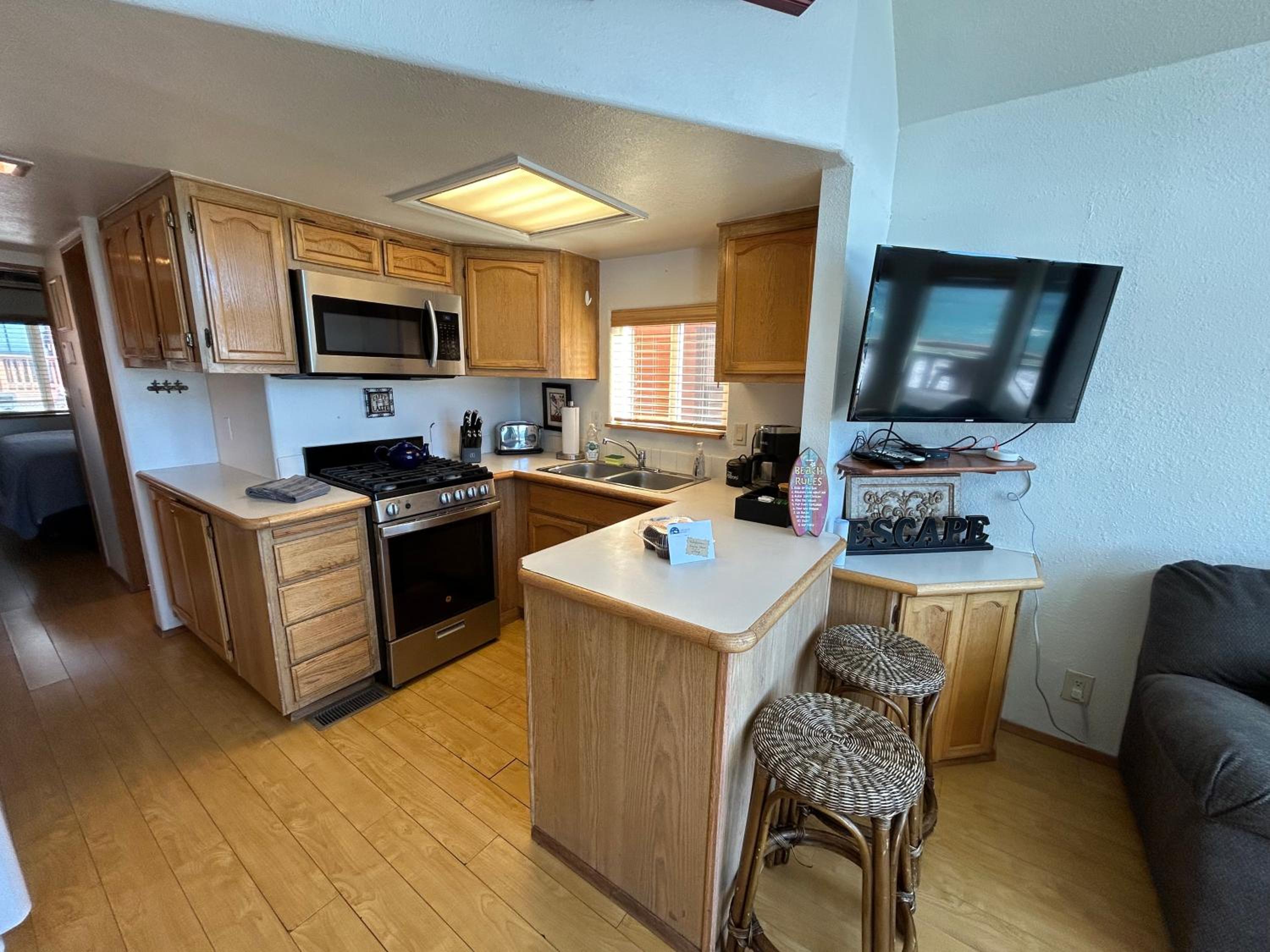 Ocean Front Cabin 11 w Jacuzzi & Superb Views view 5