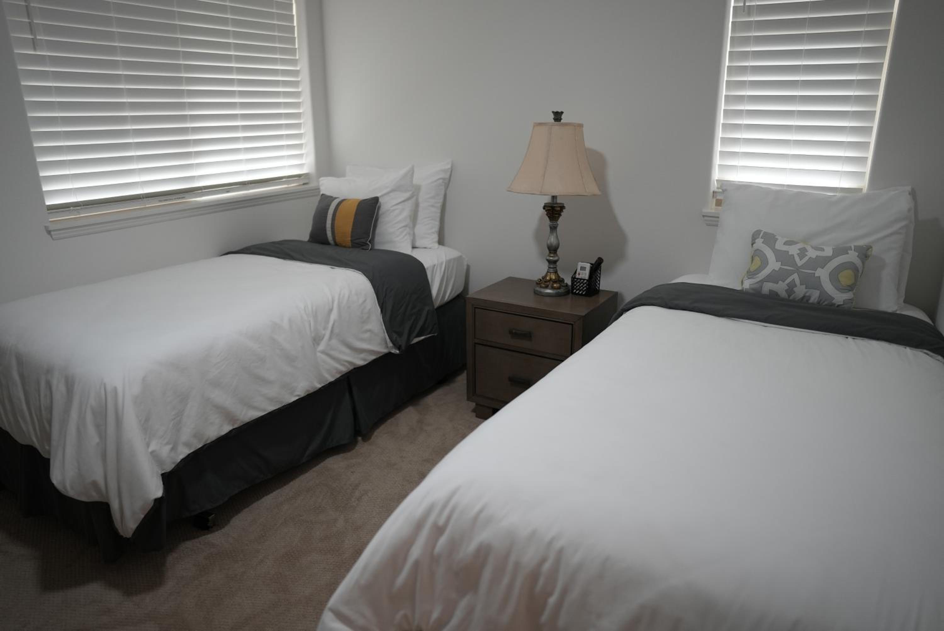 Paradise Ohana Ocean View Oasis with community Pool, Spa, Gym and Rec Area with PingPong, Air Hockey and Foosball