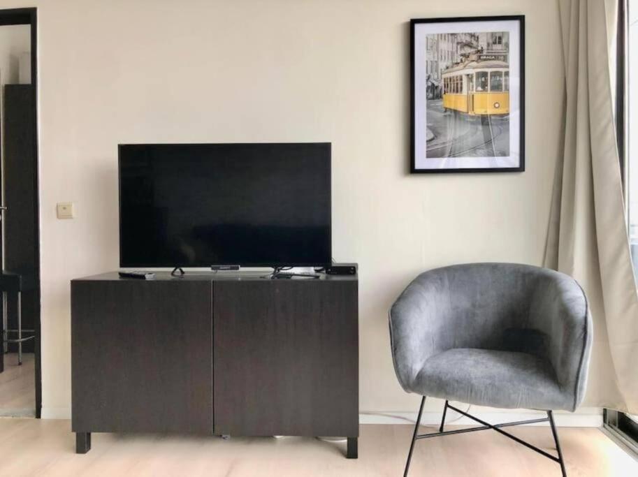 Central Apartment with City Park View and Terrace