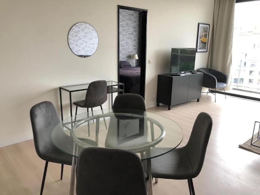 Central Apartment with City Park View and Terrace