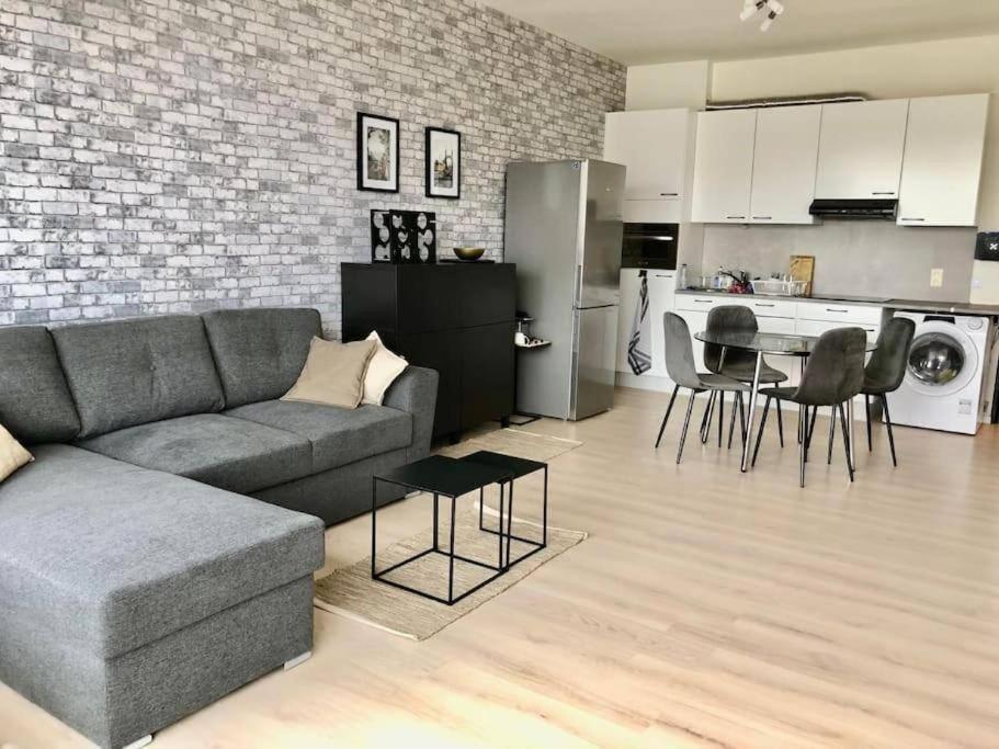 Central Apartment with City Park View and Terrace