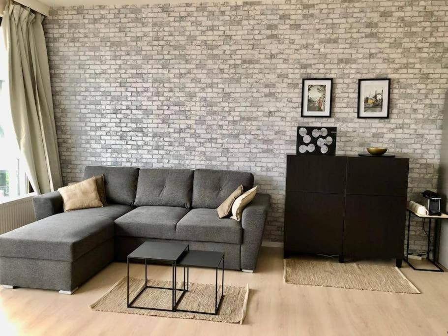 Central Apartment with City Park View and Terrace