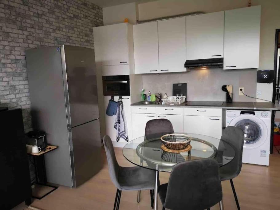 Central Apartment with City Park View and Terrace