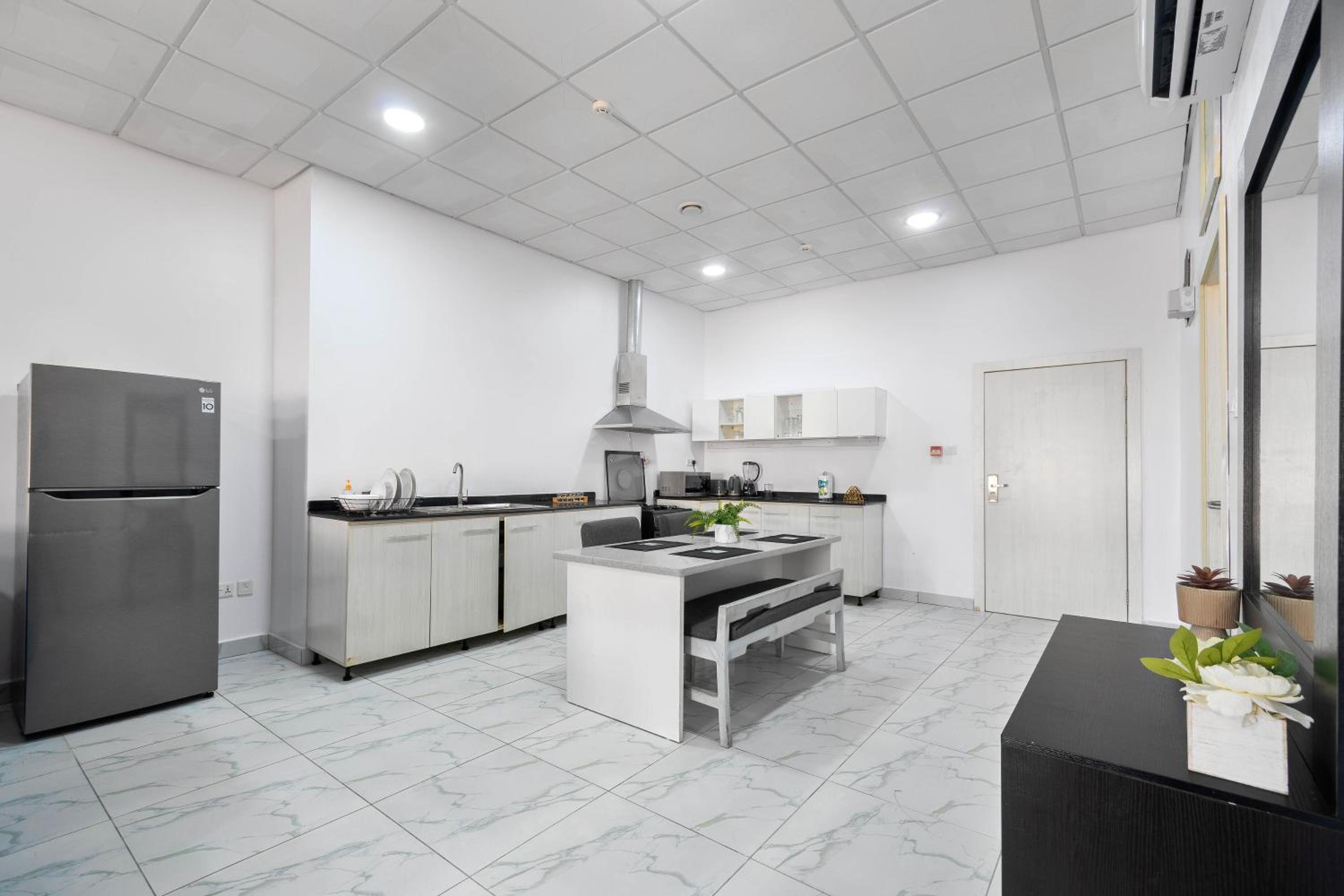 Deluxe 2 bedroom apartment with sea view balcony view 5