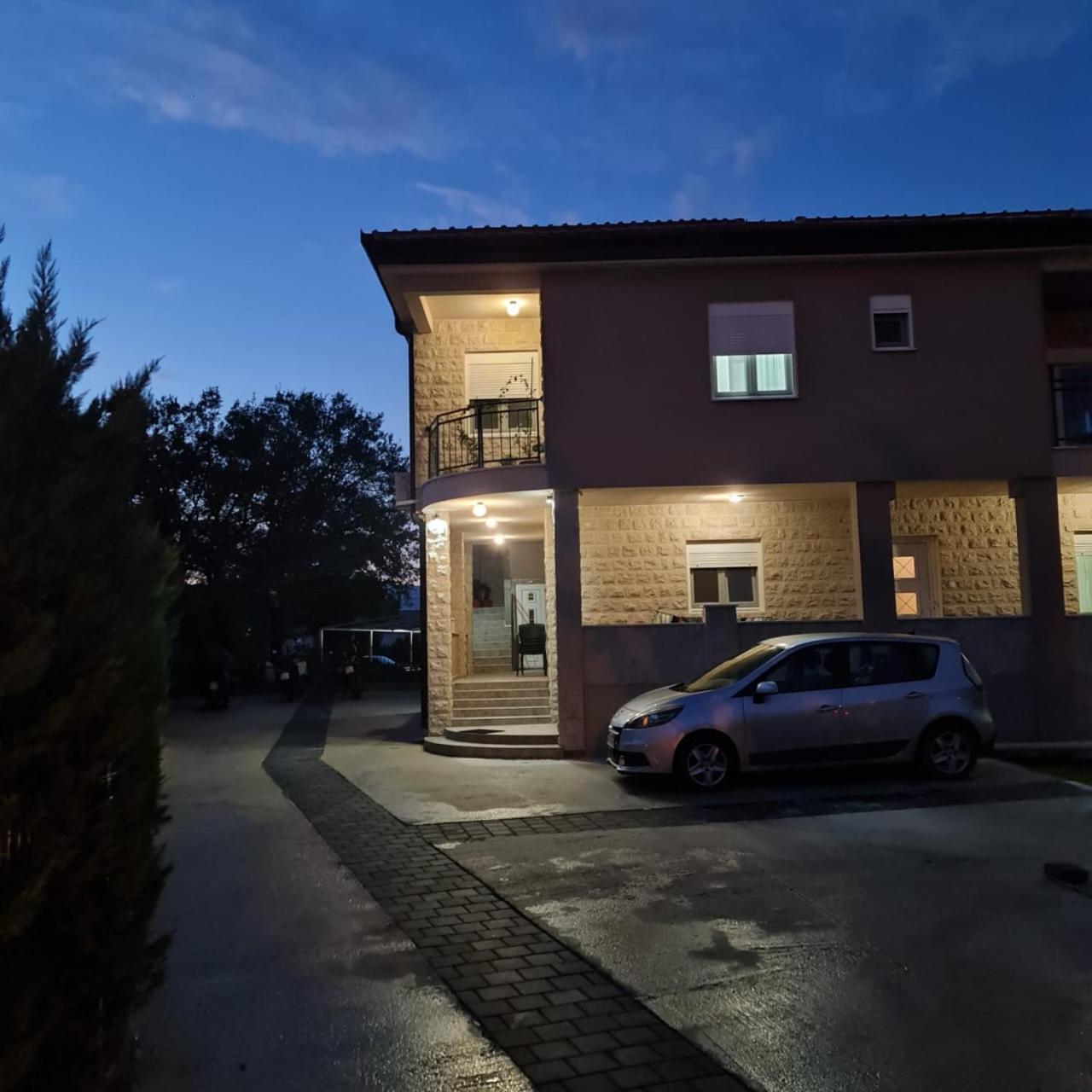 DIS LUX Apartments