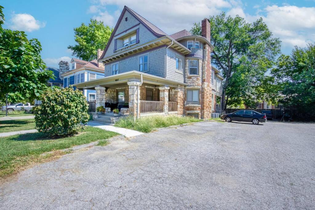 Historic 1Bdrm - Parking - Walk to Restaurants & Westport! view 3