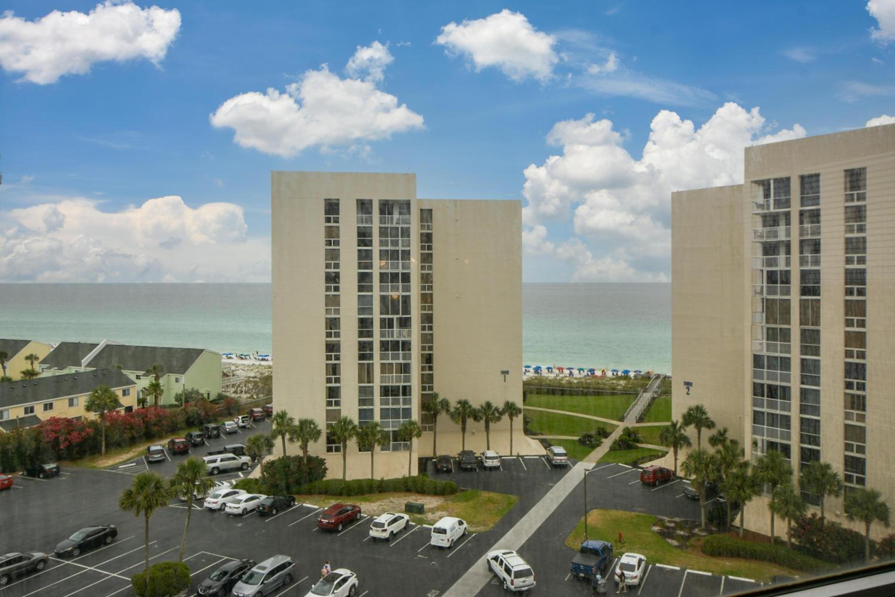 3096-Spacious Vacation Rental view 2