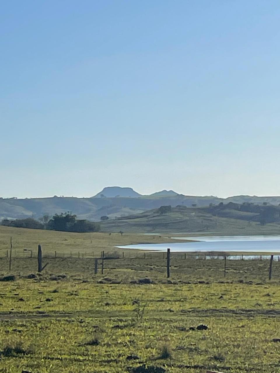 Casa com Piscina na Represa de Carlópolis