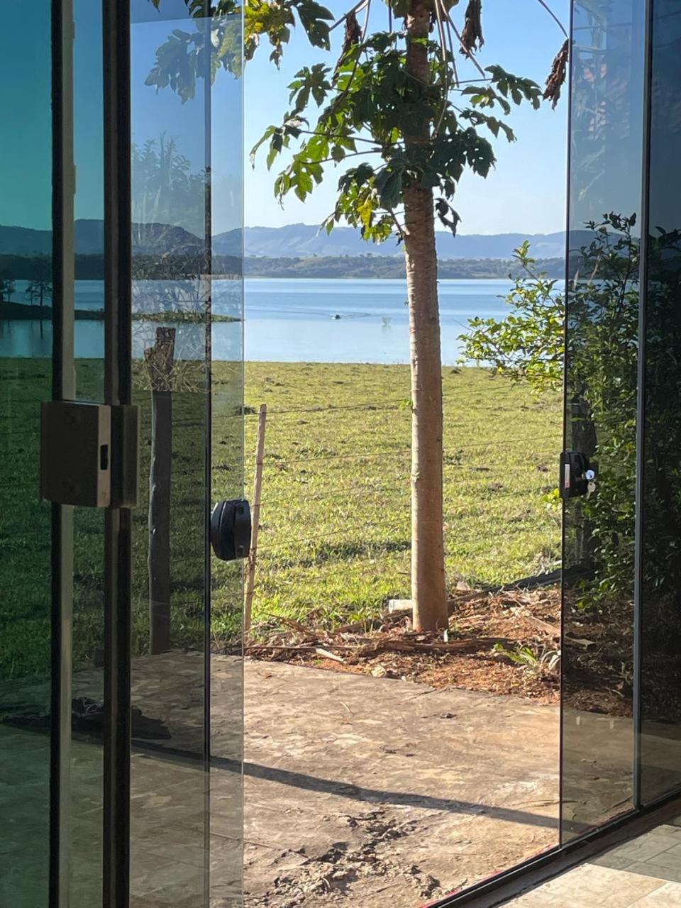 Casa com Piscina na Represa de Carlópolis