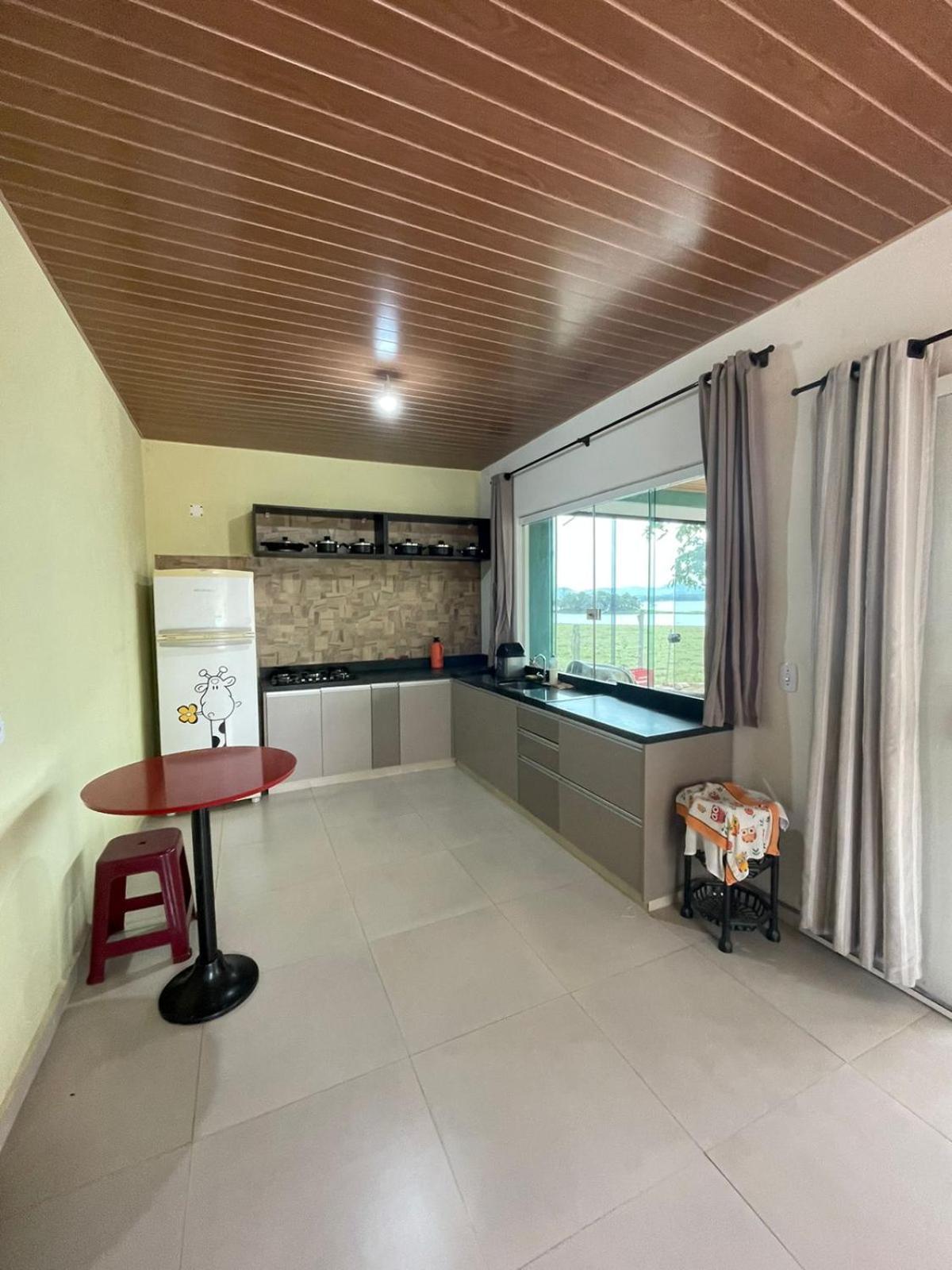 Casa com Piscina na Represa de Carlópolis