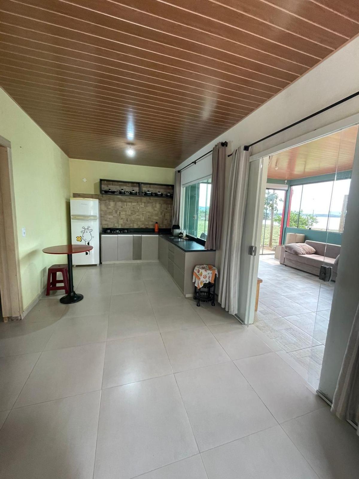 Casa com Piscina na Represa de Carlópolis