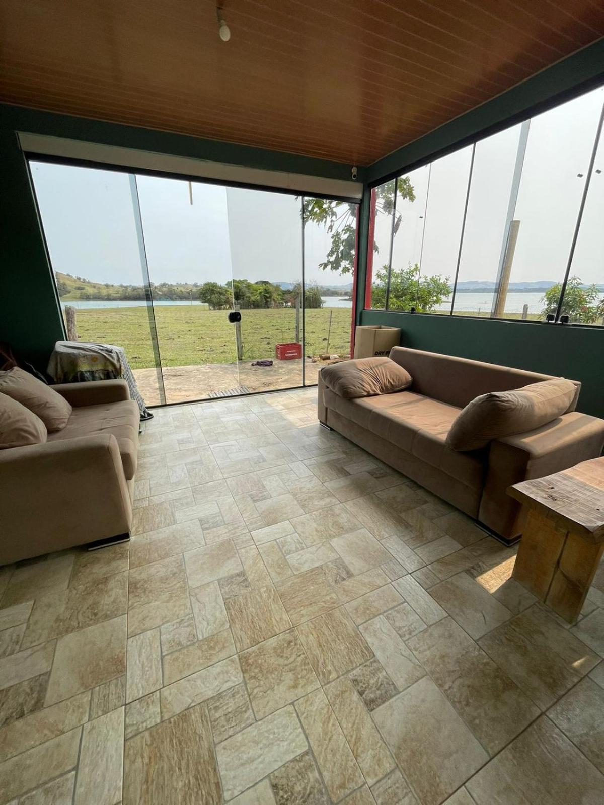 Casa com Piscina na Represa de Carlópolis