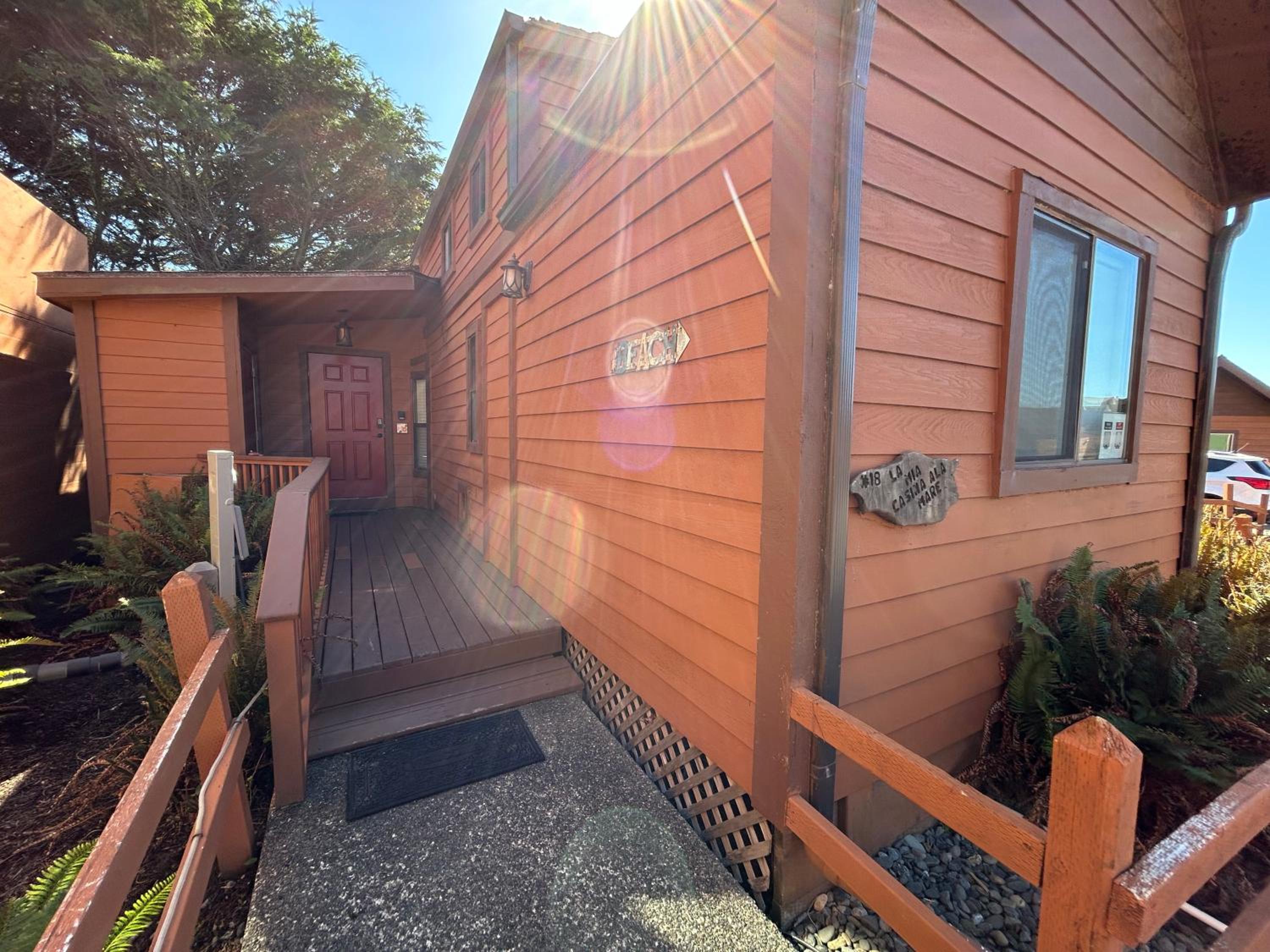 Oceanview Cabin 18 with Private Jacuzzi view 4