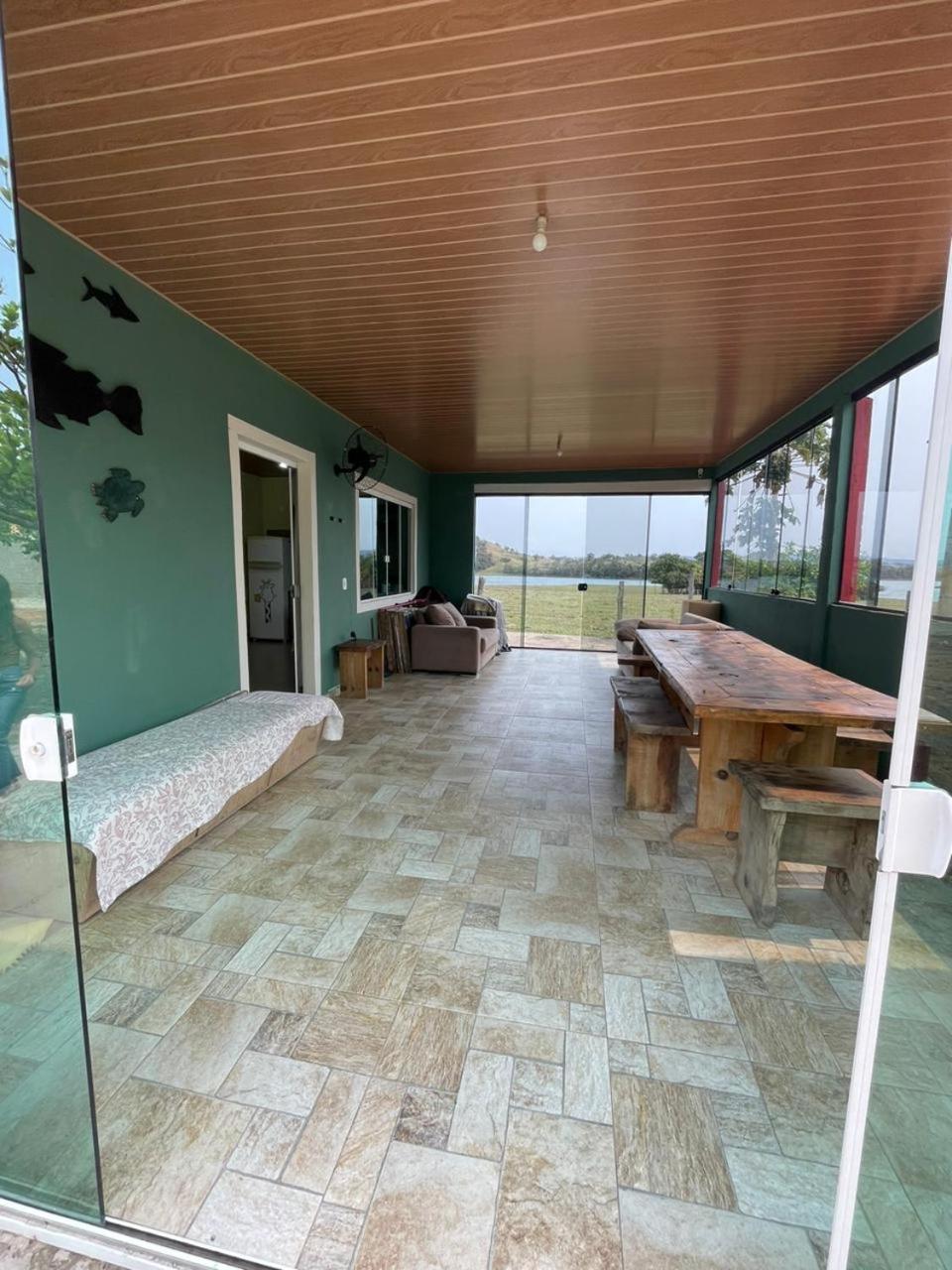 Casa com Piscina na Represa de Carlópolis