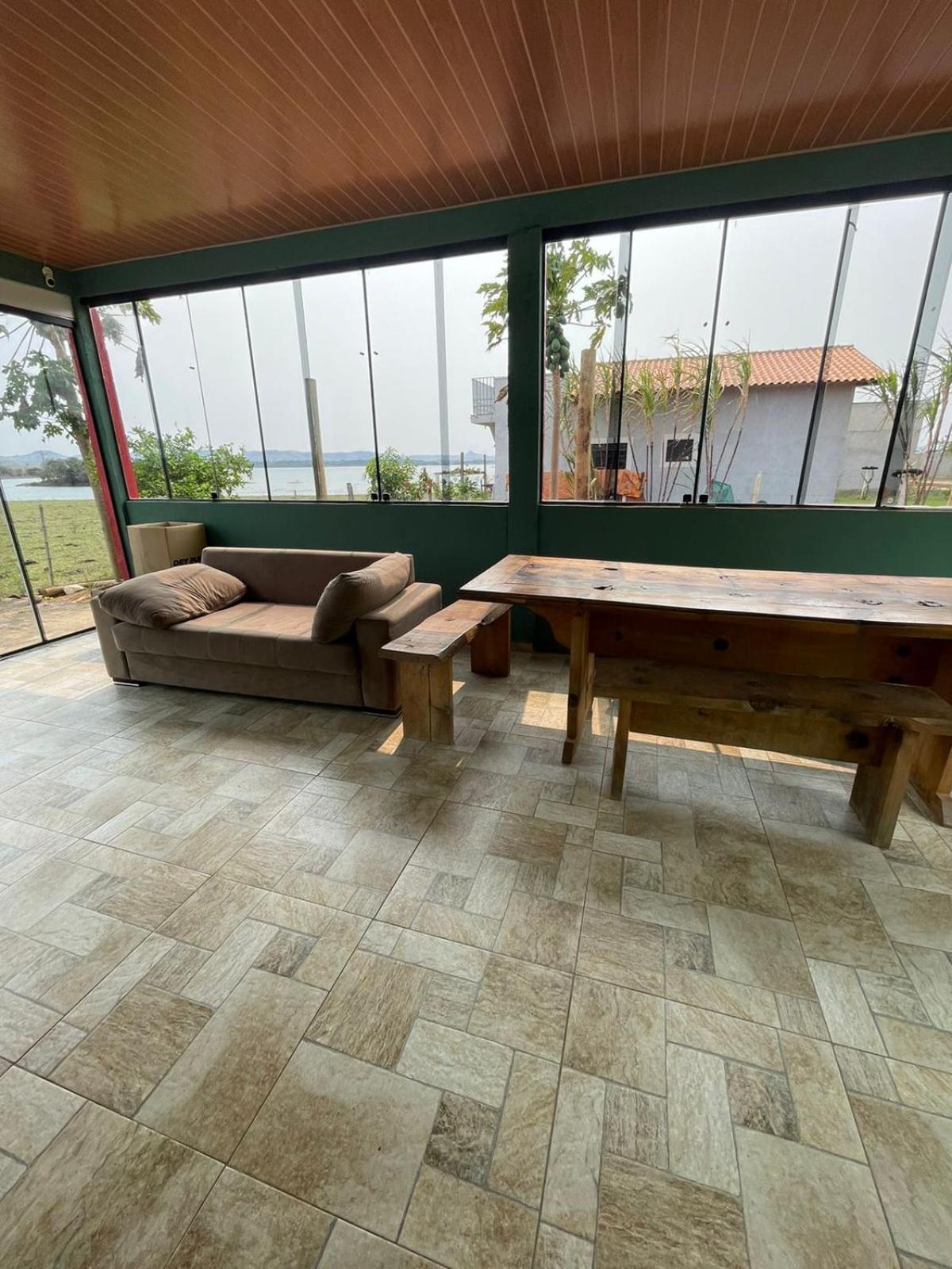 Casa com Piscina na Represa de Carlópolis
