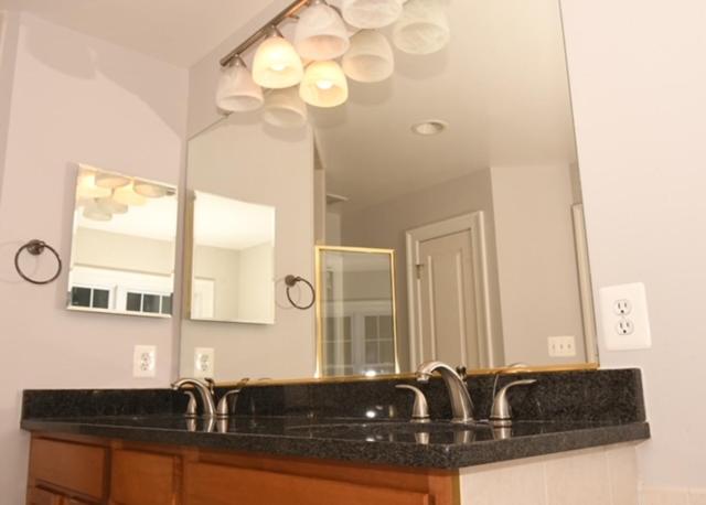 Gorgeous Spacious Home 5BR 9Beds with Private Parking view 2