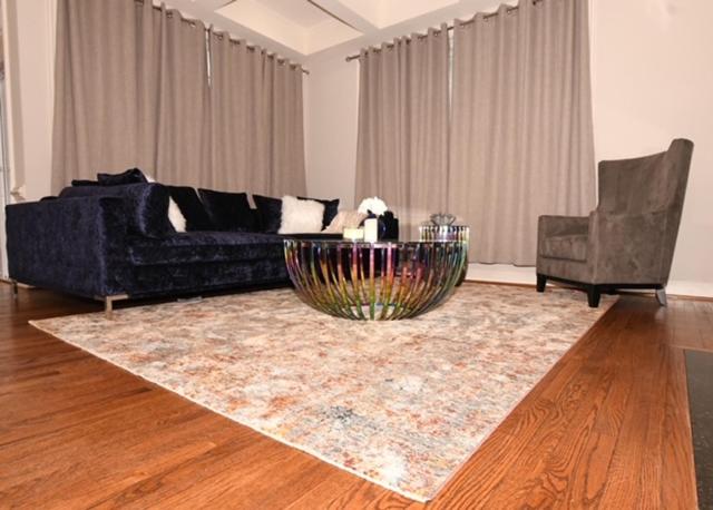 Gorgeous Spacious Home 5BR 9Beds with Private Parking view 4