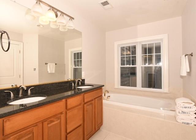 Gorgeous Spacious Home 5BR 9Beds with Private Parking view 5