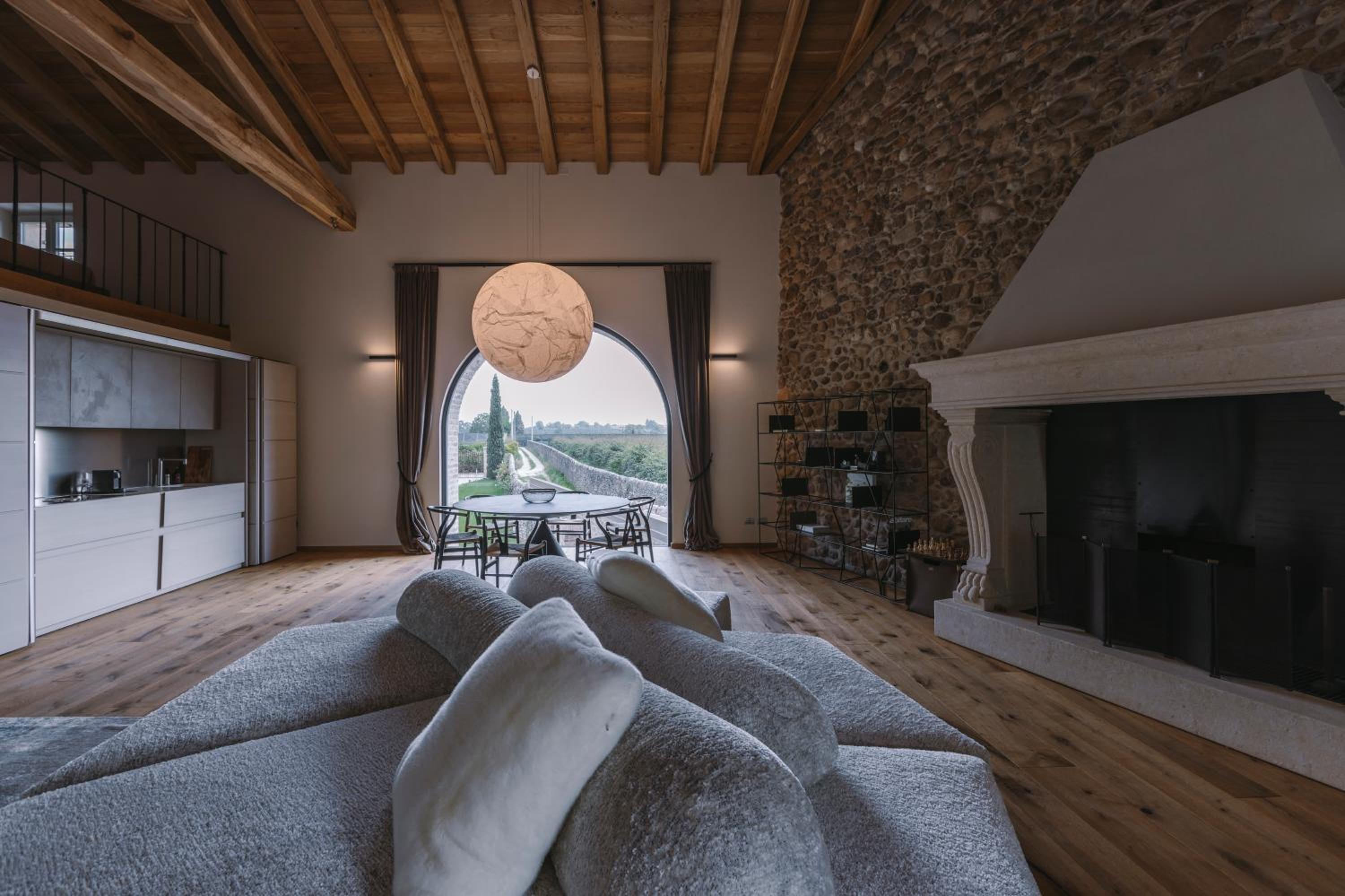 Corte Lanfranconi Private Villa Retreat & Biolake view 2