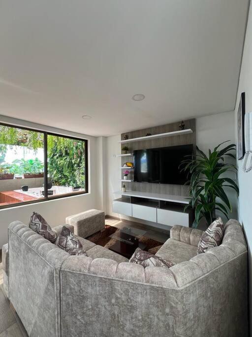 Apartamento cerca al areopuerto con terraza